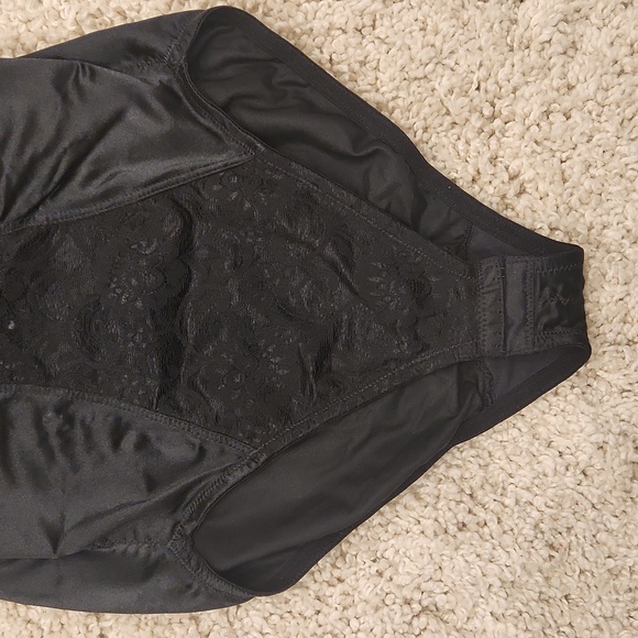 Lilyette Push Up Shapewear Bodysuit size 36C - Picture 3 of 9